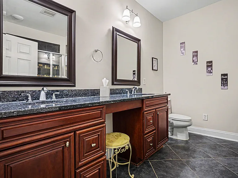 10400 Rosegate Ct #303 — Photo 15