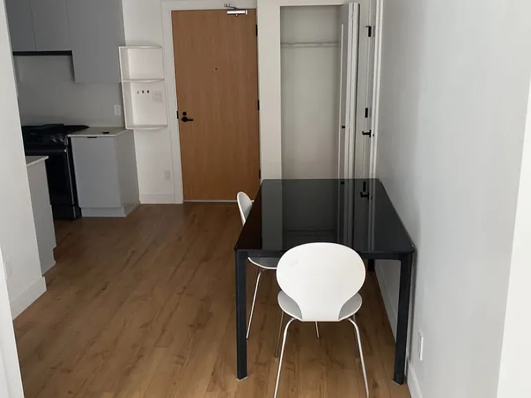 2493 Montrose Ave #410 — Photo 7