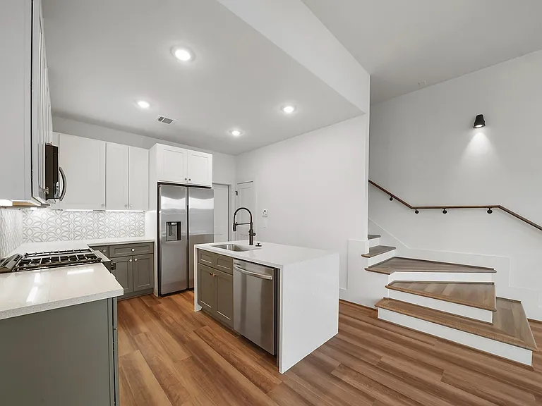 881 Rachel St #C — Photo 11