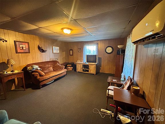 5th image of 1102 Regal Pl NW
