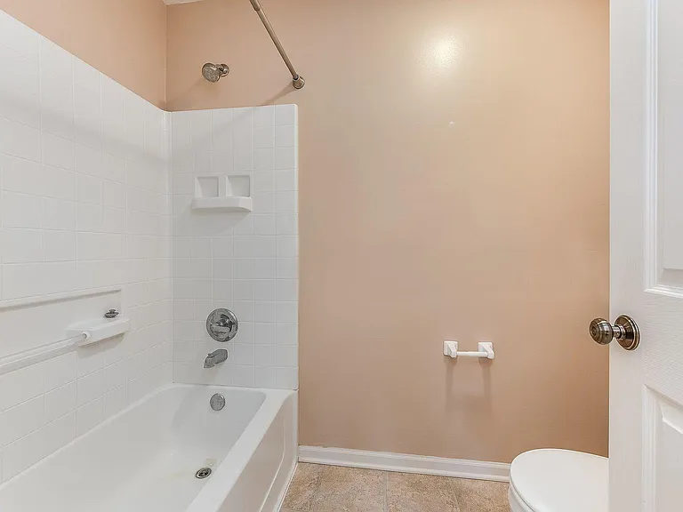 3210 Hoffman St — Photo 8