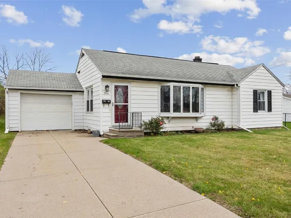 2516 Kathryn St SW, Cedar Rapids, IA 52404