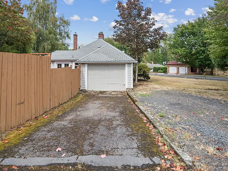 9520 SW Cypress St — Photo 34