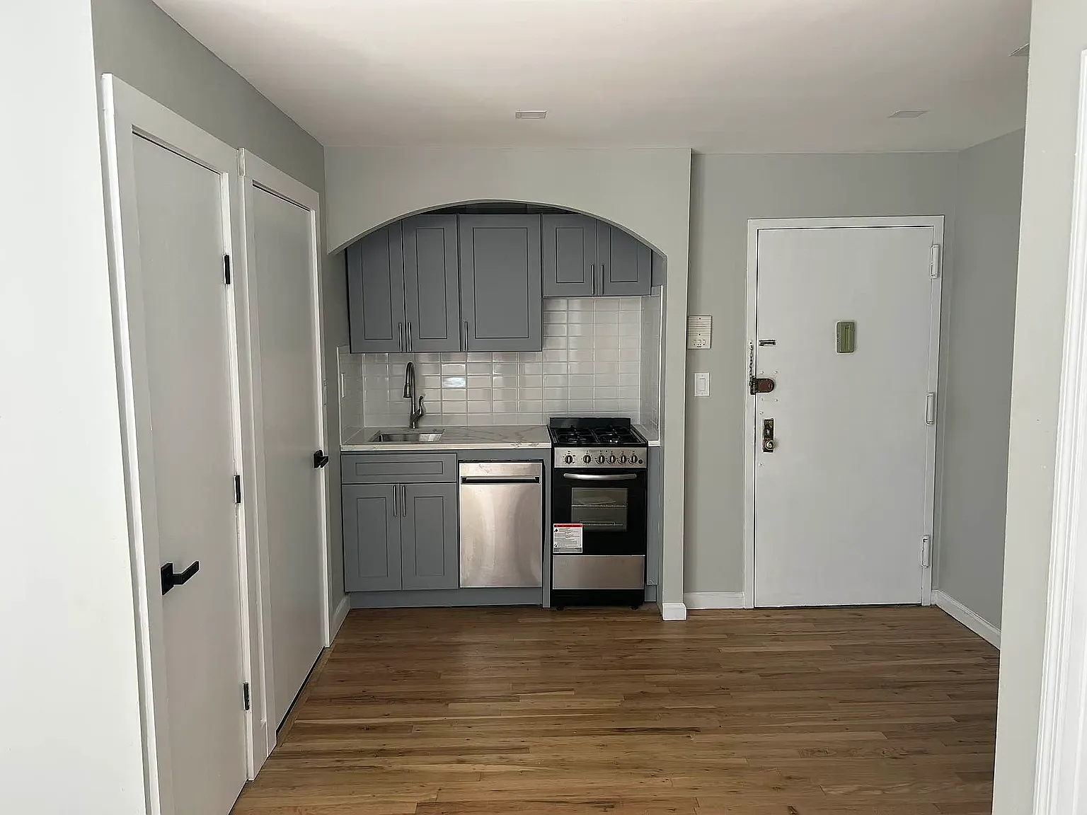 26 Clinton Street — Photo 3