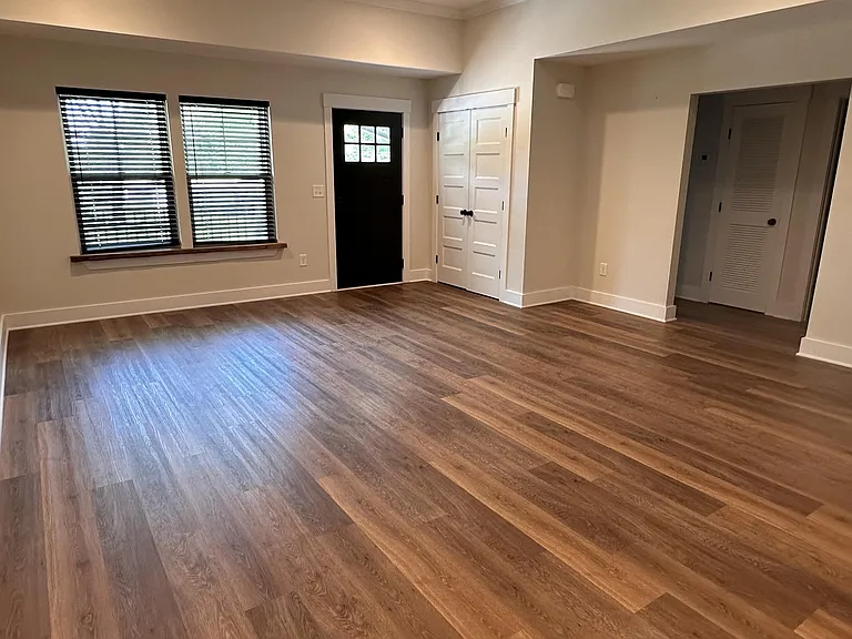 250 N Forest Ave — Photo 5