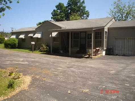 3rd image of 1224 N Panther Ave