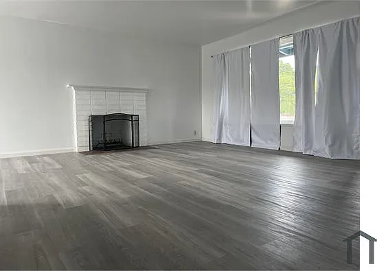 2910 Sheldon Dr — Photo 2