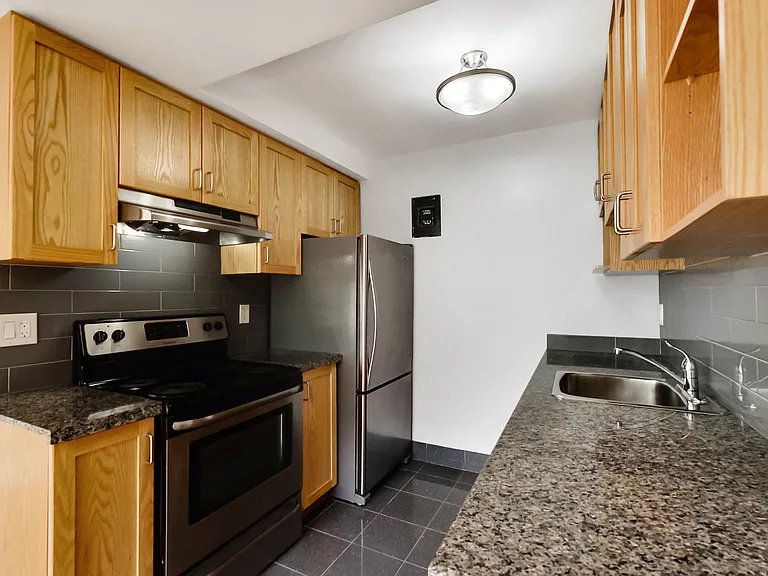 680 Roselawn Ave — Photo 85