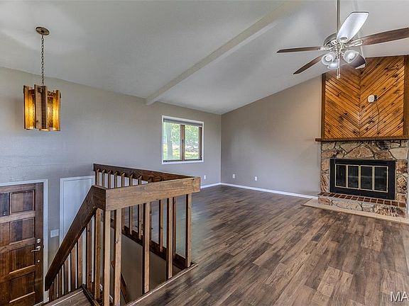 5th image of 1369 Bluff Dr