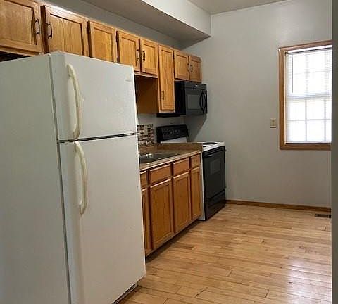 3rd image of 653 Sherman St #1