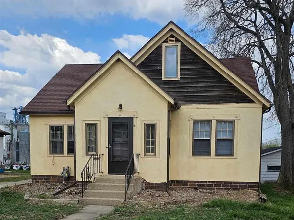 416 N 2nd St, Le Sueur, MN 56058