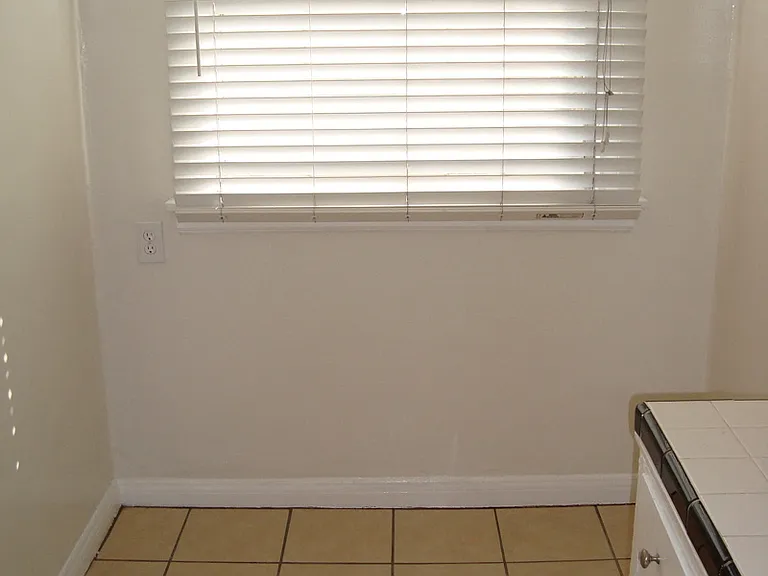 Chateau El Cerrito Apartments — Photo 25