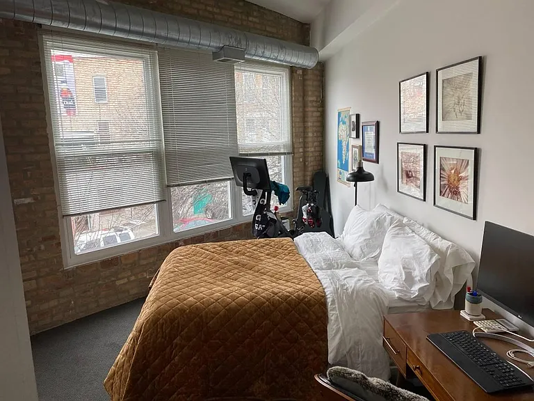 1855 N Oakley Ave #B — Photo 14