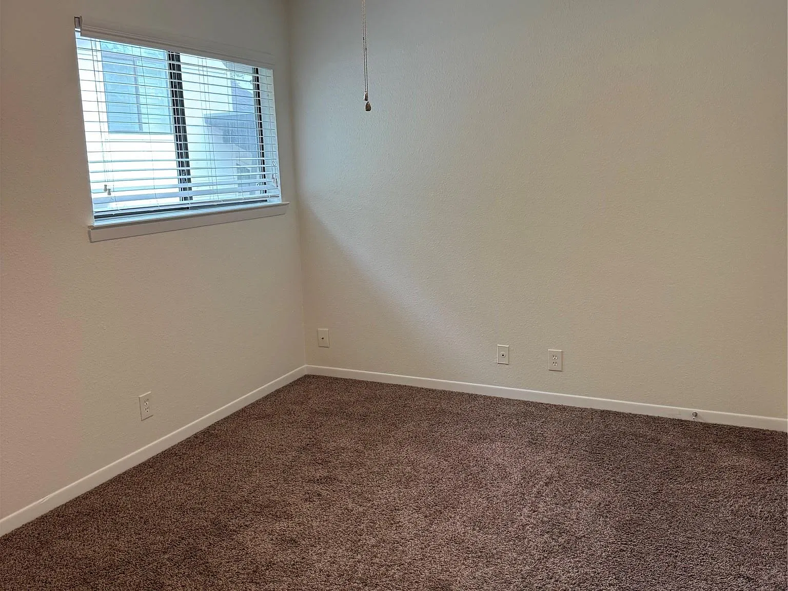 2 bed, 1.5 bath, 988 sqft, $1,900 — Photo 2