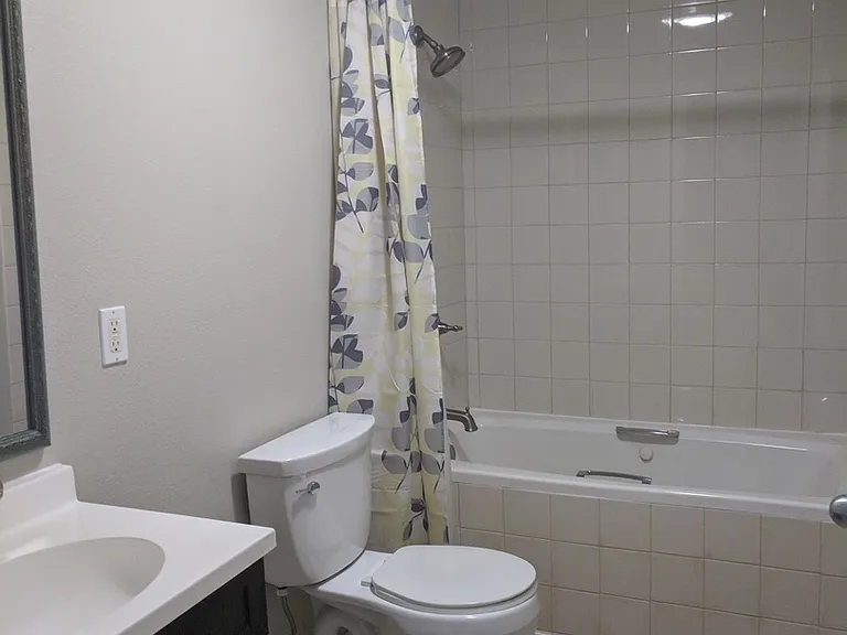 6912 Lee St — Photo 3