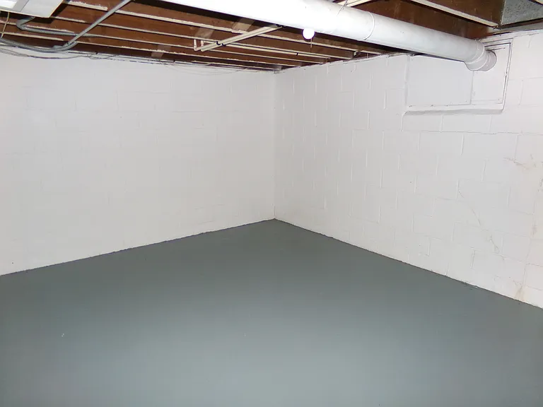 4231 S 42nd St — Photo 3