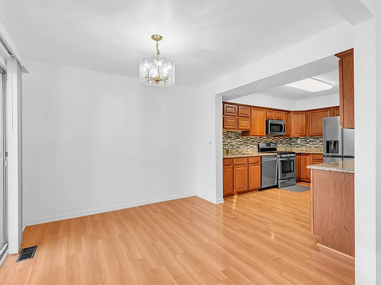 1592 Brentwood Dr — Photo 18