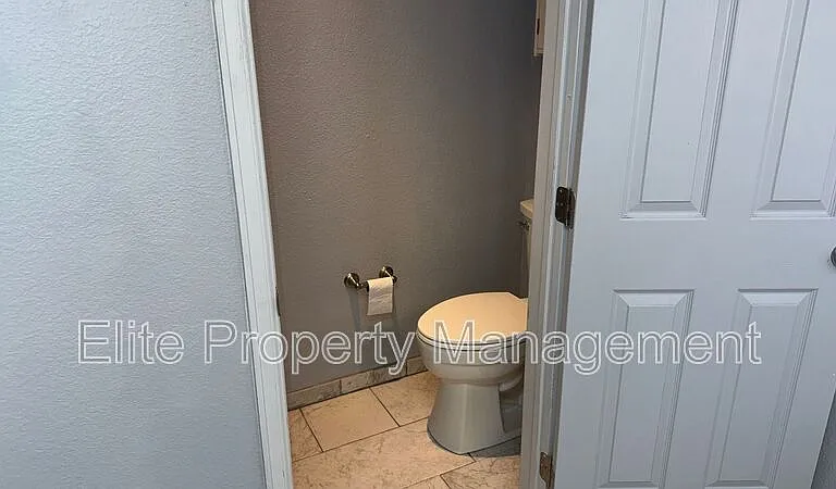 629 W Kenosha Dr — Photo 16