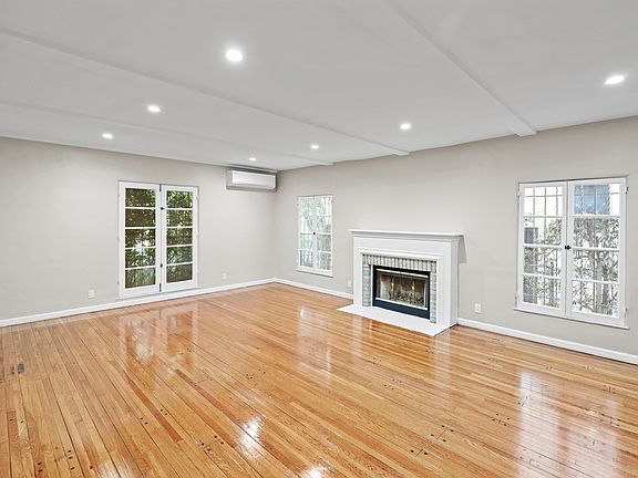 2nd image of 206 S Martel Ave #206