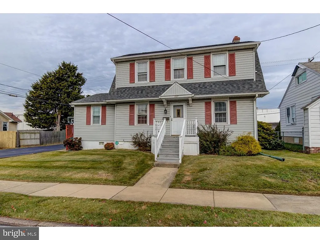 1327 Grant Ave photo 1