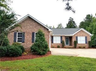 340 Lacewood Ct, Randleman, NC 27317
