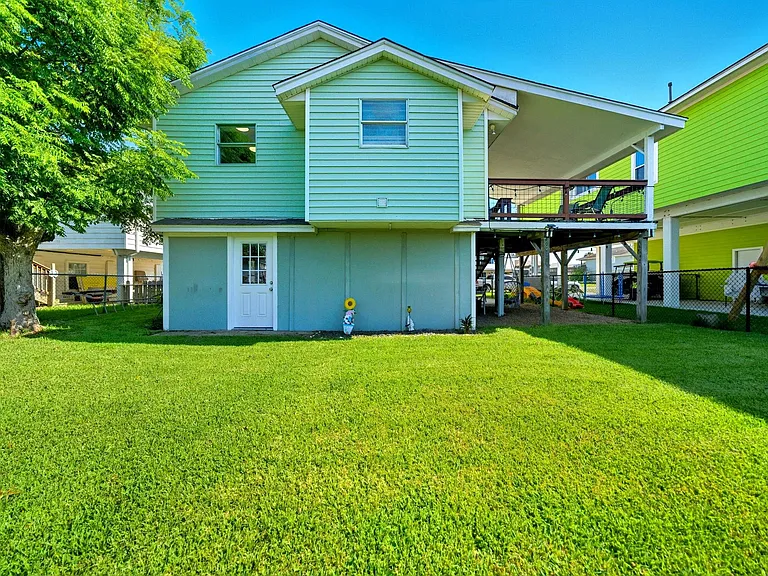 439 Pompano St — Photo 11