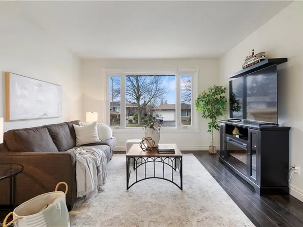 60 Devonglen Dr, Kitchener, ON N2E 2C5