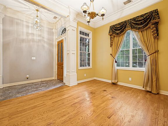 3rd image of 4037 Cotswold Ct