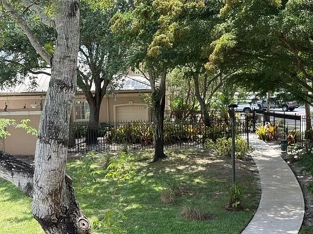 100 Crestwood Ct N #108 — Photo 47