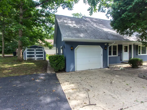 795 Holiday Dr, Sandwich, IL 60548