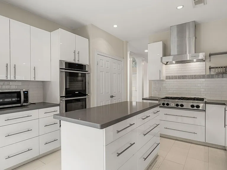 14207 Woodville Gardens Dr — Photo 21