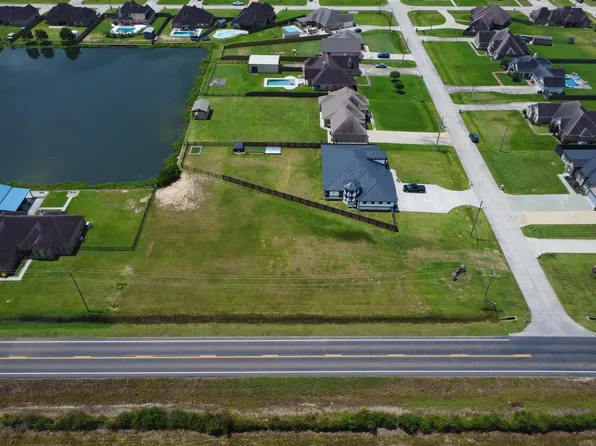 3605 Town Lake Blvd, Orange, TX 77630