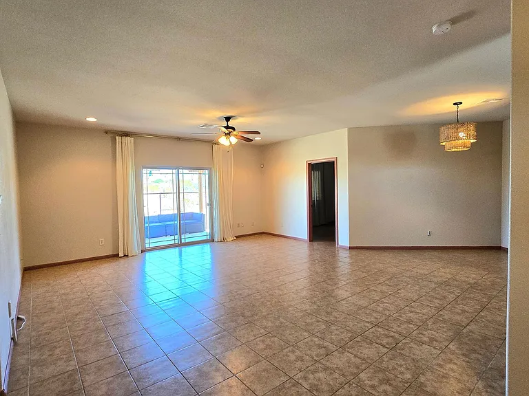7425 Kellogg Ave — Photo 7