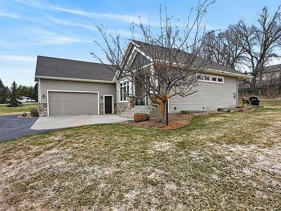 5th image of 55 Bluegrass Dr