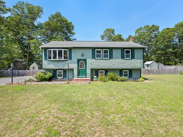 8 Cornish St, Carver, MA 02330