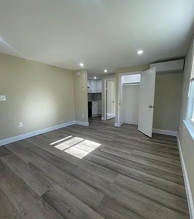 3rd image of 122 Albatross Rd APT 4