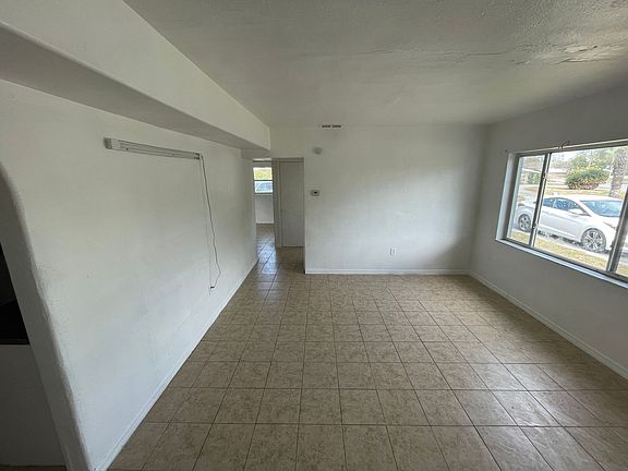 4th image of 5250 Hemlock Dr