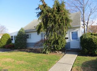 318 Benjamin Ave, Iselin, NJ 08830