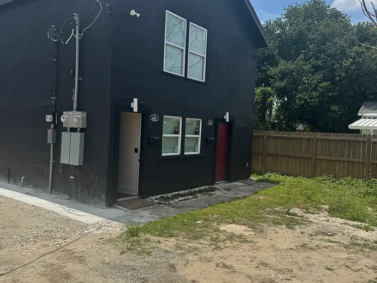 2121 De Armas St #A — Photo 2
