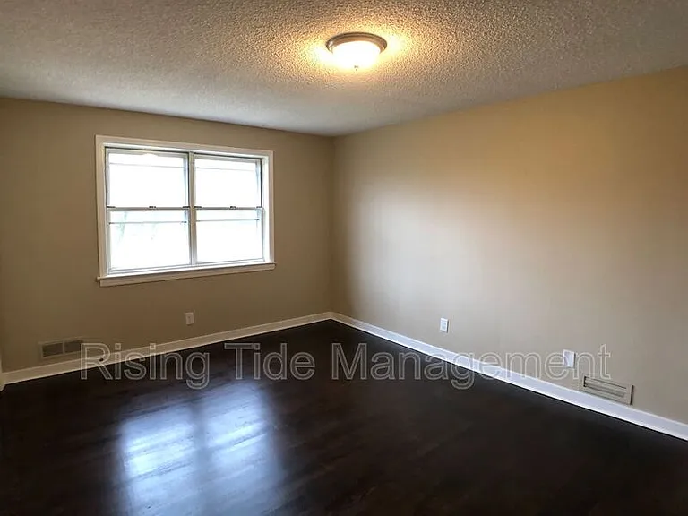 724 Self Dr — Photo 6