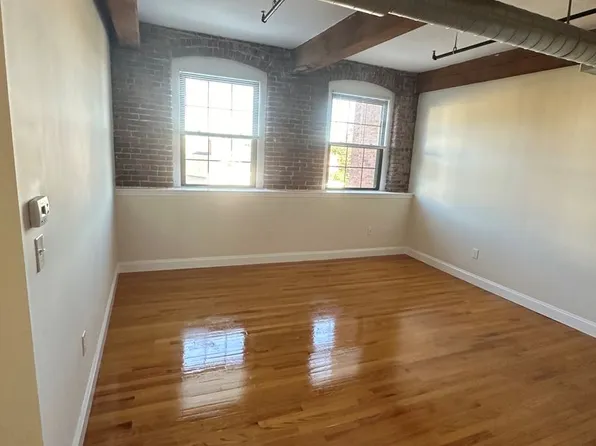 32 Vila LLC, 11 Villa St #205, Haverhill, MA 01832
