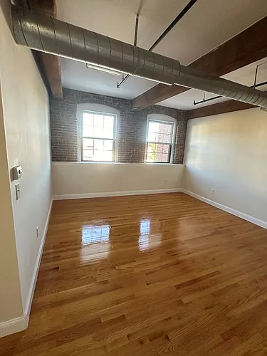32 Vila LLC Photo 1