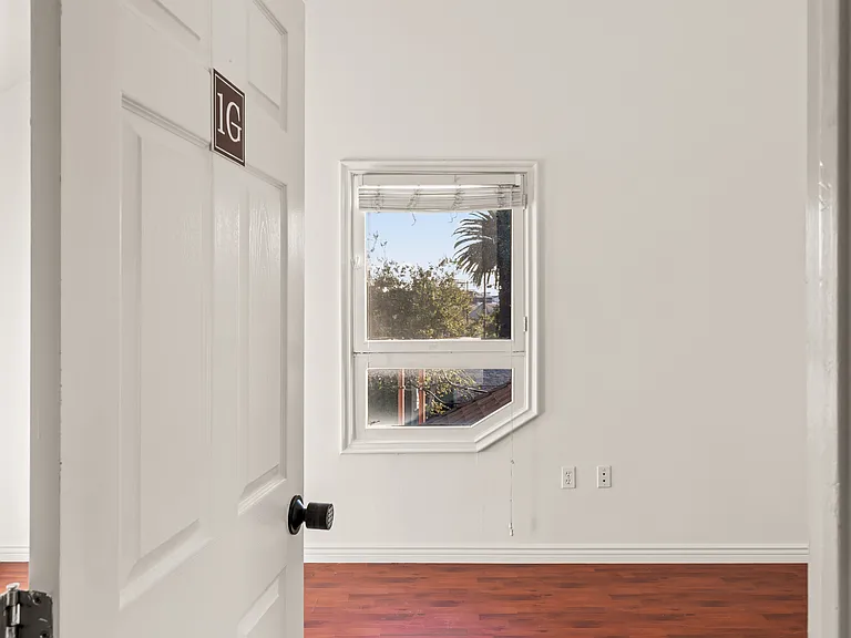 2673 Menlo Ave #3 — Photo 37