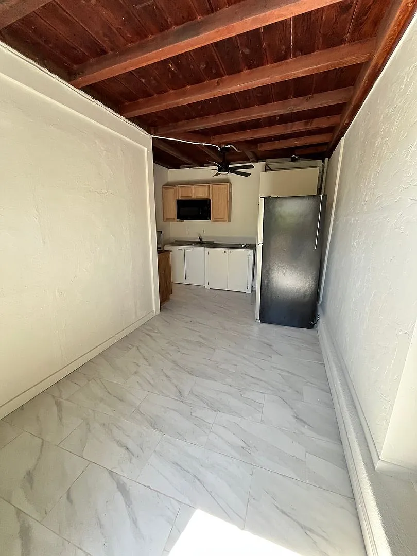 2220 E. Grant Road — Photo 2