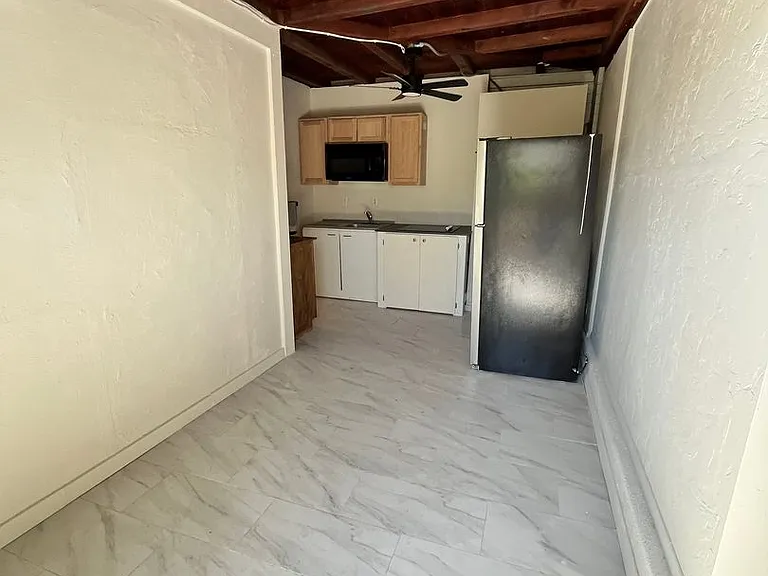 2220 E Grant Rd — Photo 3