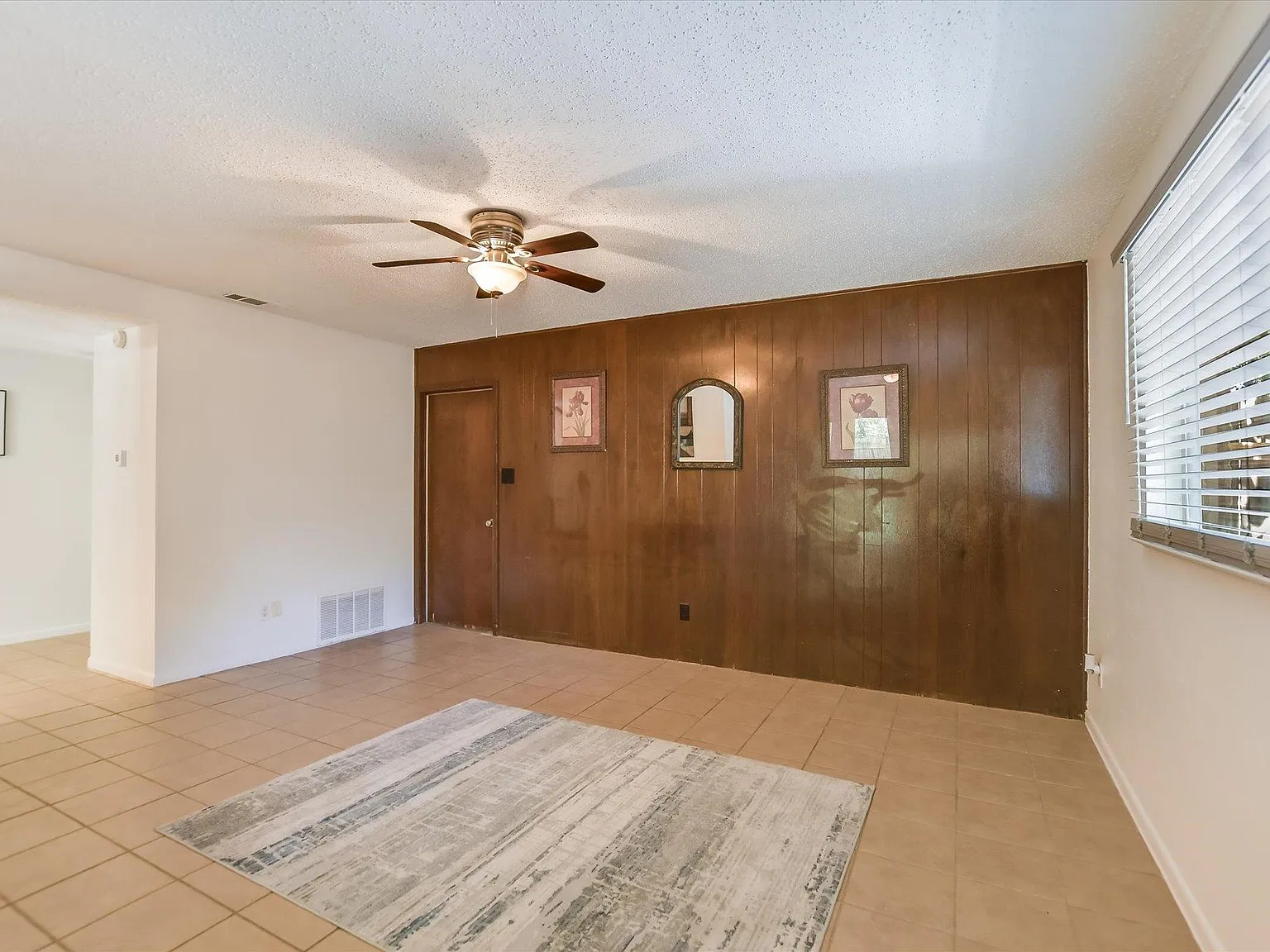 3 bed, 2.0 bath, 1352 sqft, $2,350 — Photo 3