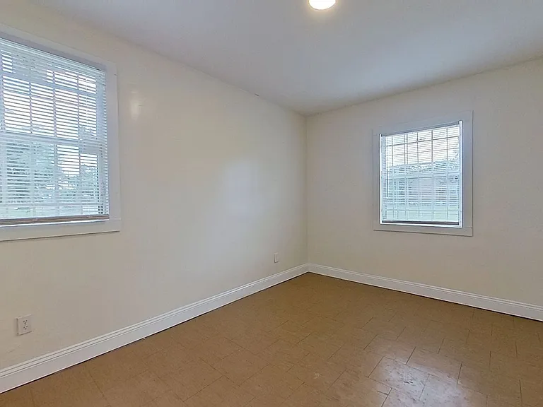 1049 Pippin St — Photo 10
