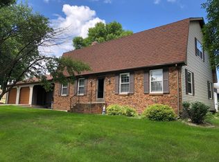 1526 E 2nd St, Redfield, SD 57469