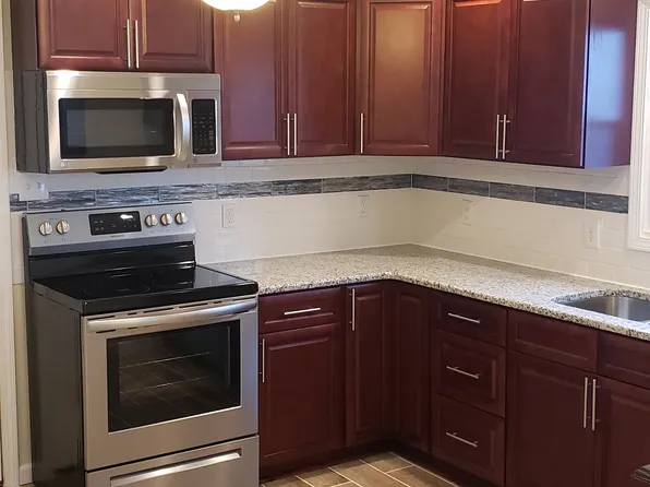 97 Oak St, Pittston Township, PA 18640