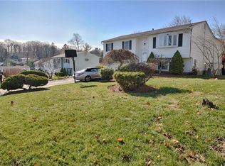 5 Hall Ct, Monroe, NY 10950
